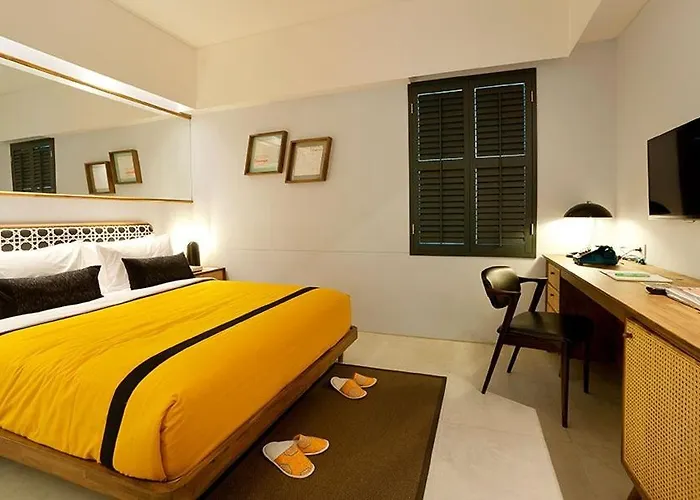 Deluxe Queen Room
